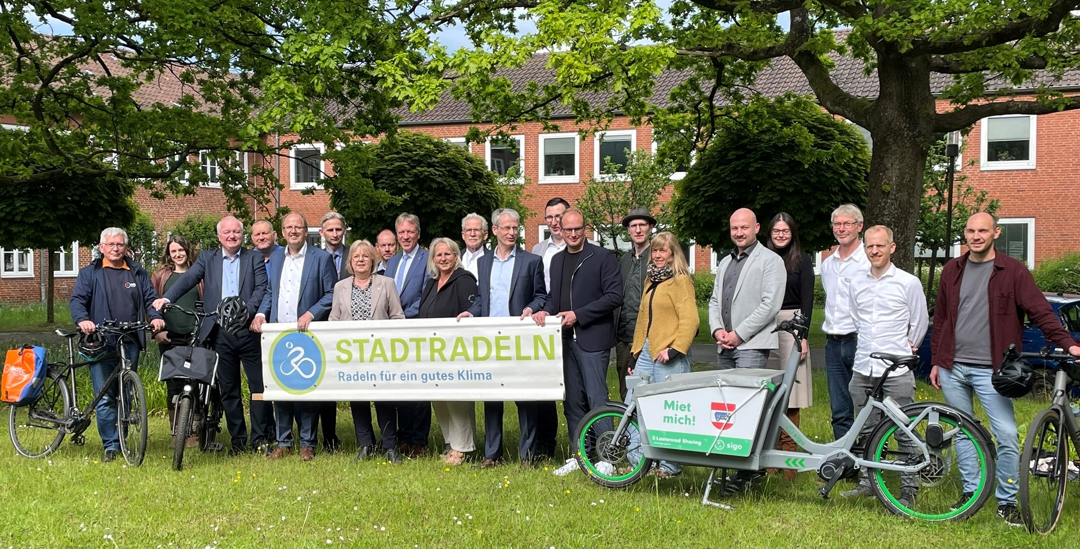Das beigefügte Bild zeigt die Teilnehmenden des Pressegespräches
